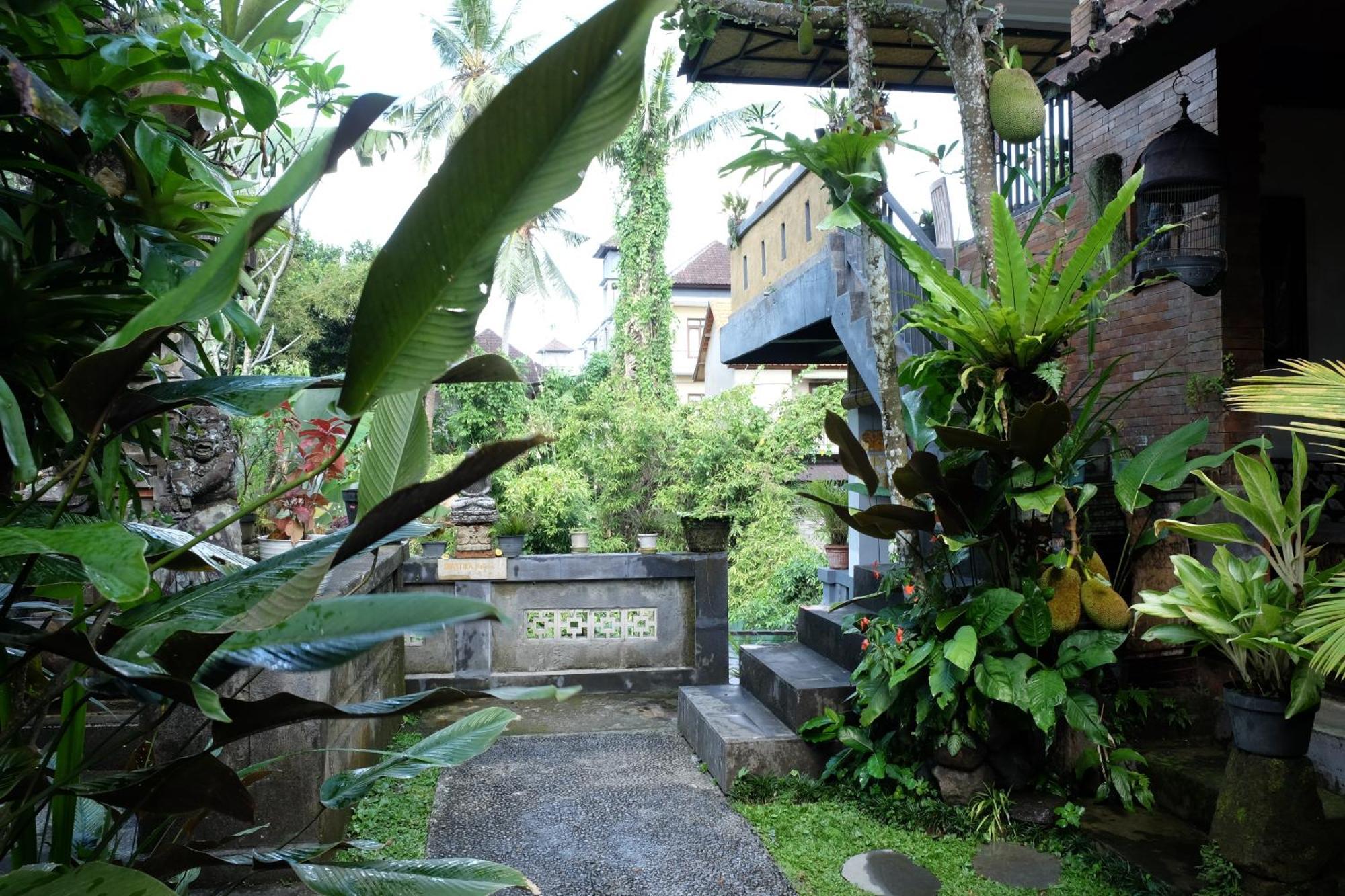 Suastika Guest House Ubud Exterior photo