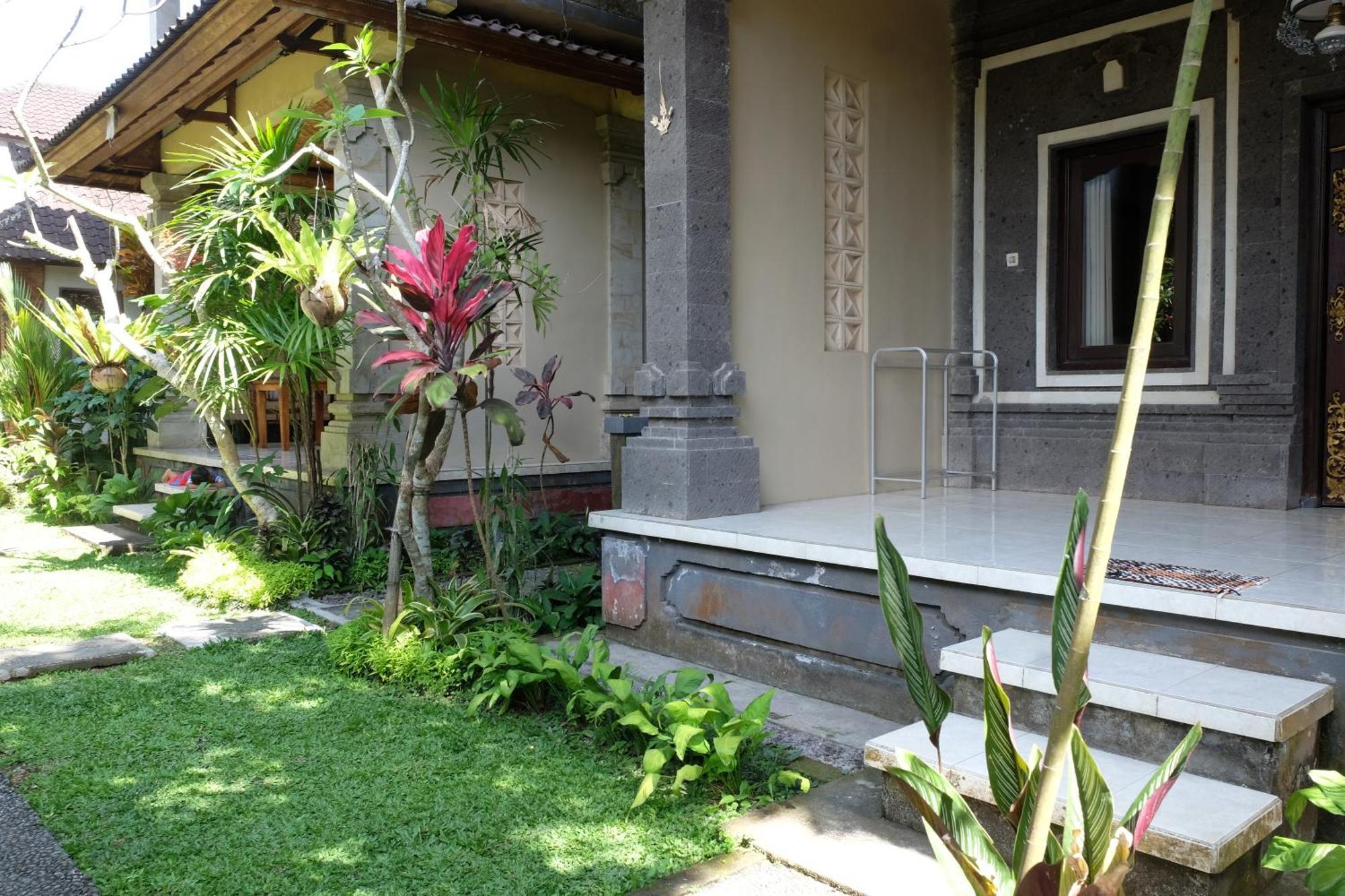 Suastika Guest House Ubud Exterior photo