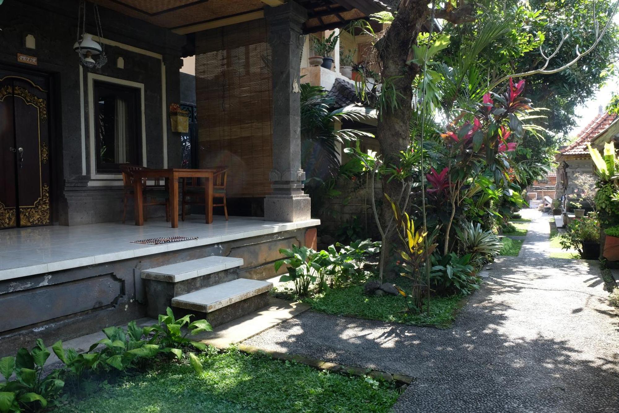 Suastika Guest House Ubud Exterior photo