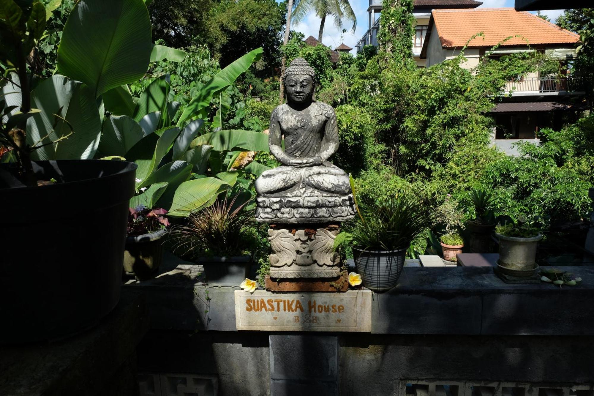 Suastika Guest House Ubud Exterior photo