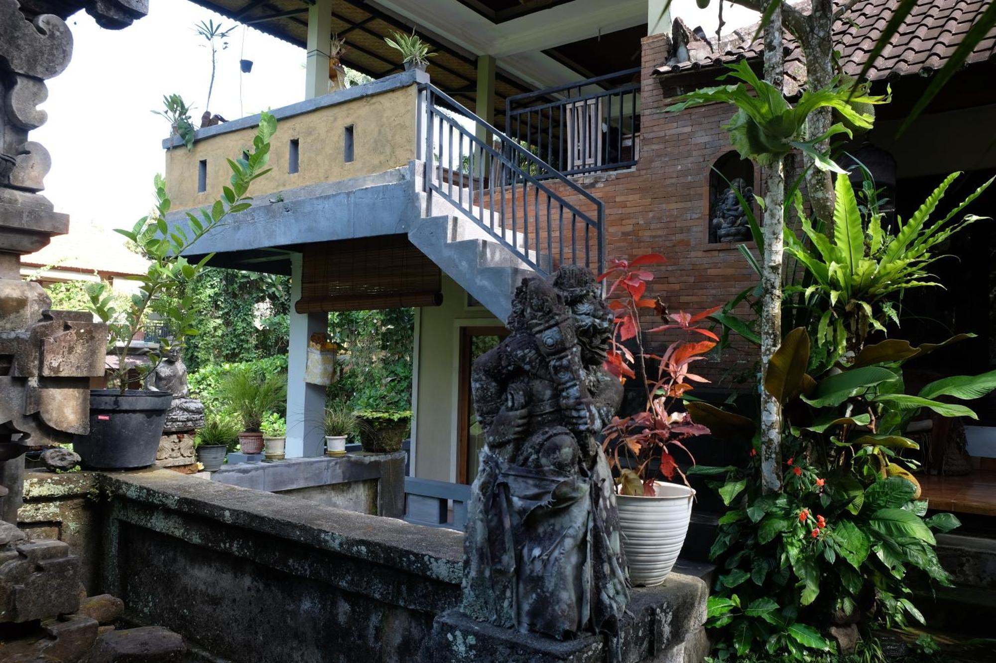 Suastika Guest House Ubud Exterior photo
