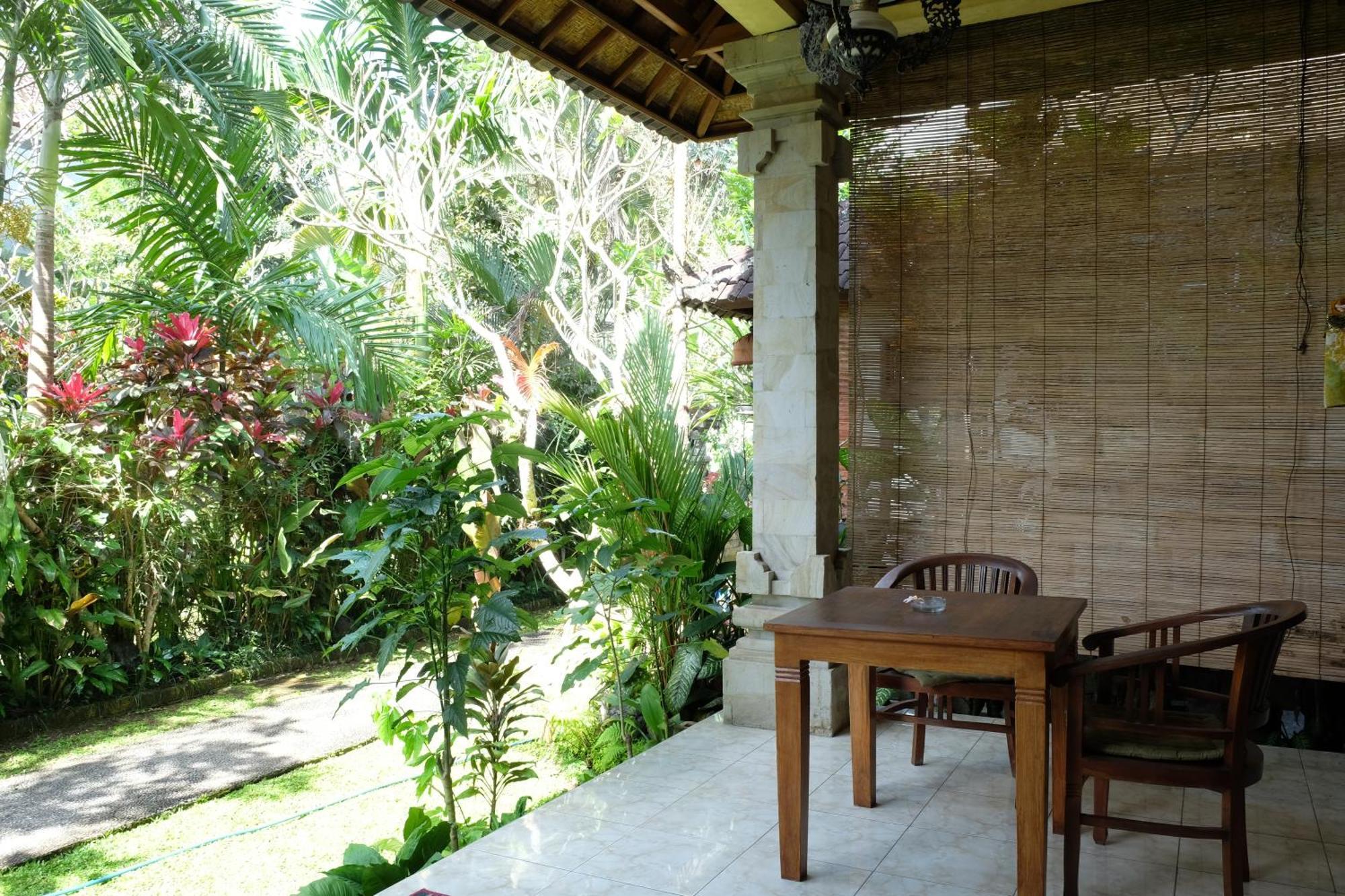 Suastika Guest House Ubud Exterior photo